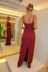 VESTIDO LONGO DECOTE RETO BORDADO MARSALA