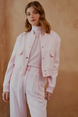 CASACO BOTÕES BOLSOS UTILITÁRIOS ROSA NEVOA