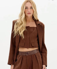 BLUSA DE ALÇA COM LAPELA