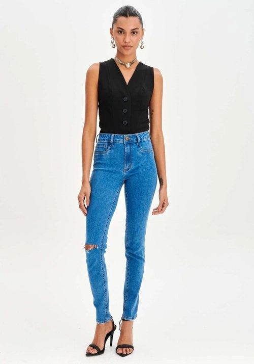 CALÇA JEANS SKINNY HIGH BÁSICA LAVAGEM MEDIA