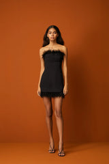 VESTIDO TOMARA QUE CAIA STRAPLESS PRETO PLUMAS