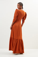 VESTIDO LONGO RECORTES BUSTO PREGAS CAMEL